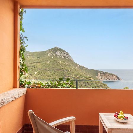 Boutique Hotel Torre Di Cala Piccola Порто Санто Стефано Екстериор снимка