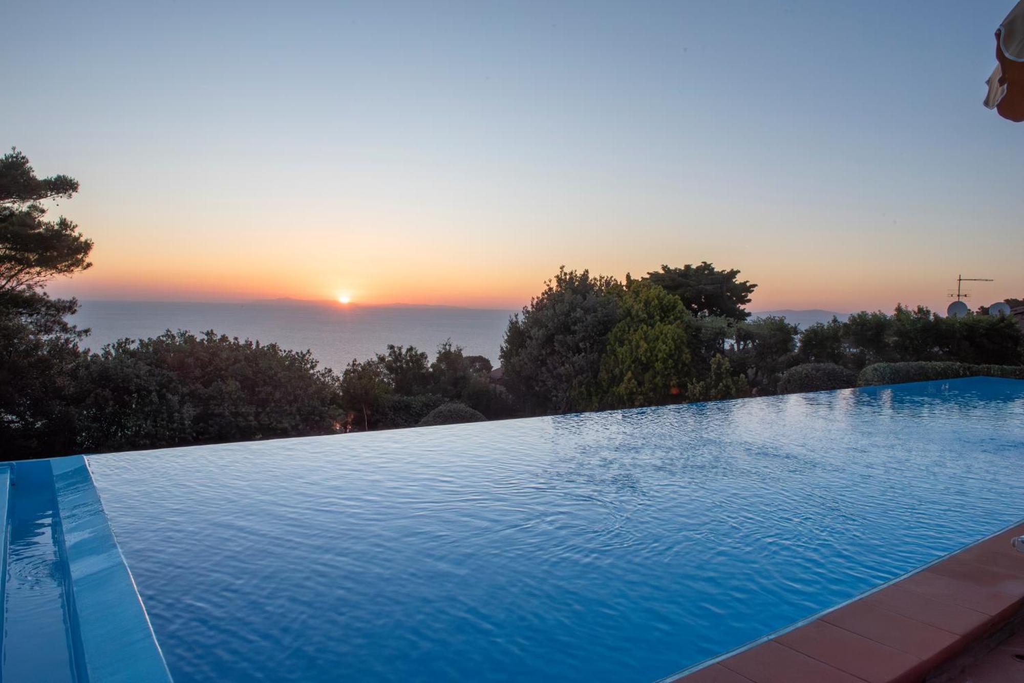 Boutique Hotel Torre Di Cala Piccola Порто Санто Стефано Екстериор снимка