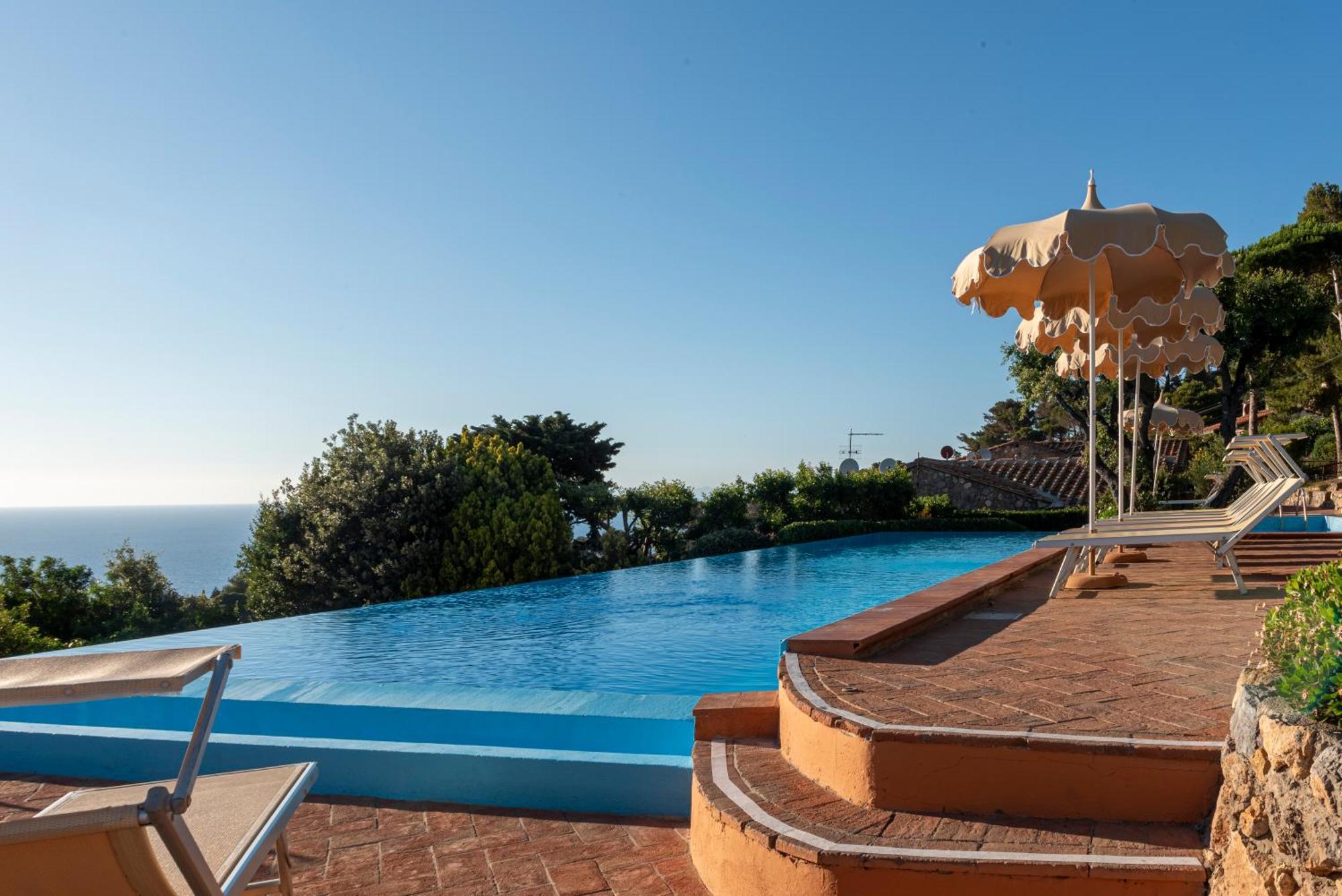 Boutique Hotel Torre Di Cala Piccola Порто Санто Стефано Екстериор снимка
