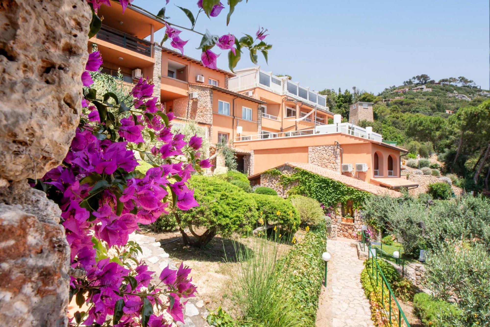 Boutique Hotel Torre Di Cala Piccola Порто Санто Стефано Екстериор снимка