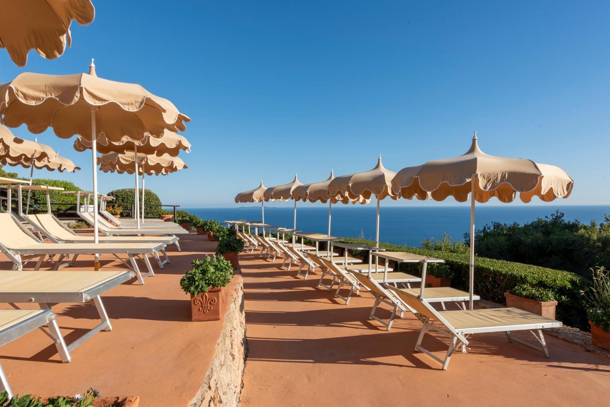 Boutique Hotel Torre Di Cala Piccola Порто Санто Стефано Екстериор снимка