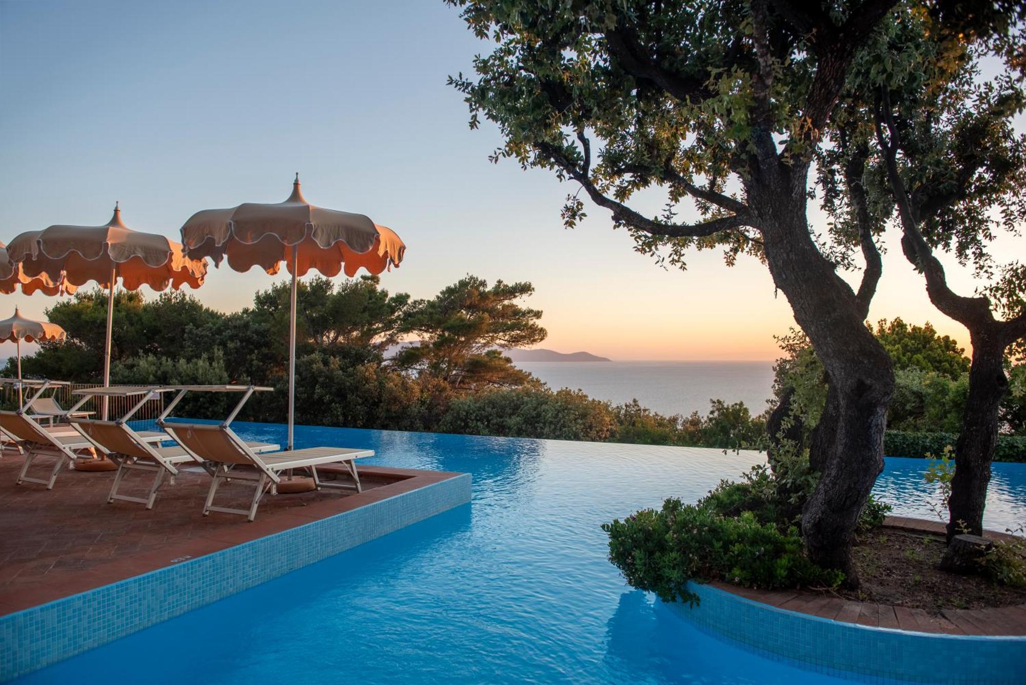 Boutique Hotel Torre Di Cala Piccola Порто Санто Стефано Екстериор снимка