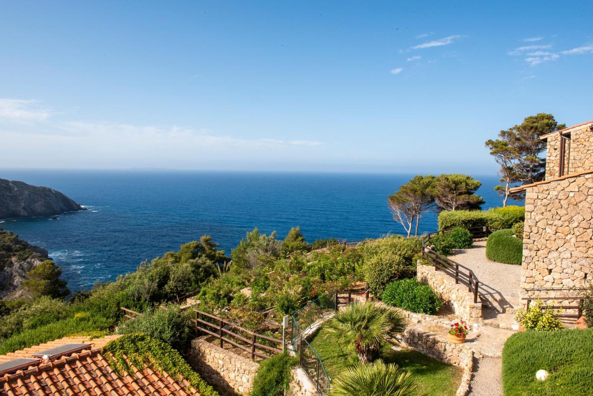 Boutique Hotel Torre Di Cala Piccola Порто Санто Стефано Екстериор снимка