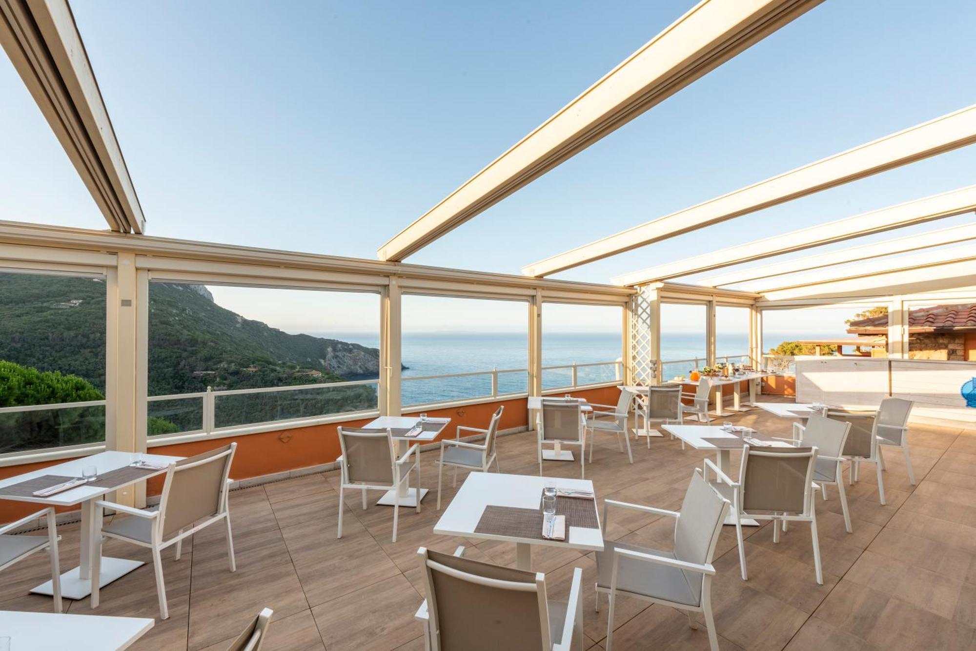 Boutique Hotel Torre Di Cala Piccola Порто Санто Стефано Екстериор снимка