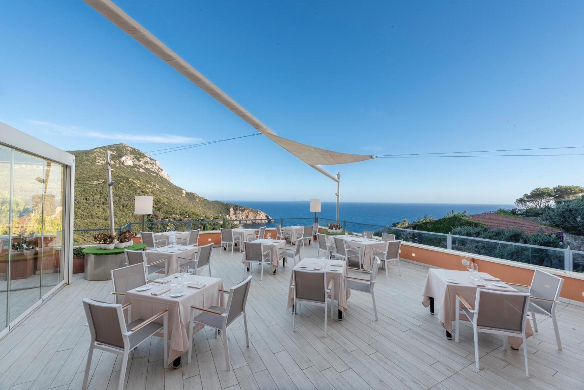 Boutique Hotel Torre Di Cala Piccola Порто Санто Стефано Екстериор снимка