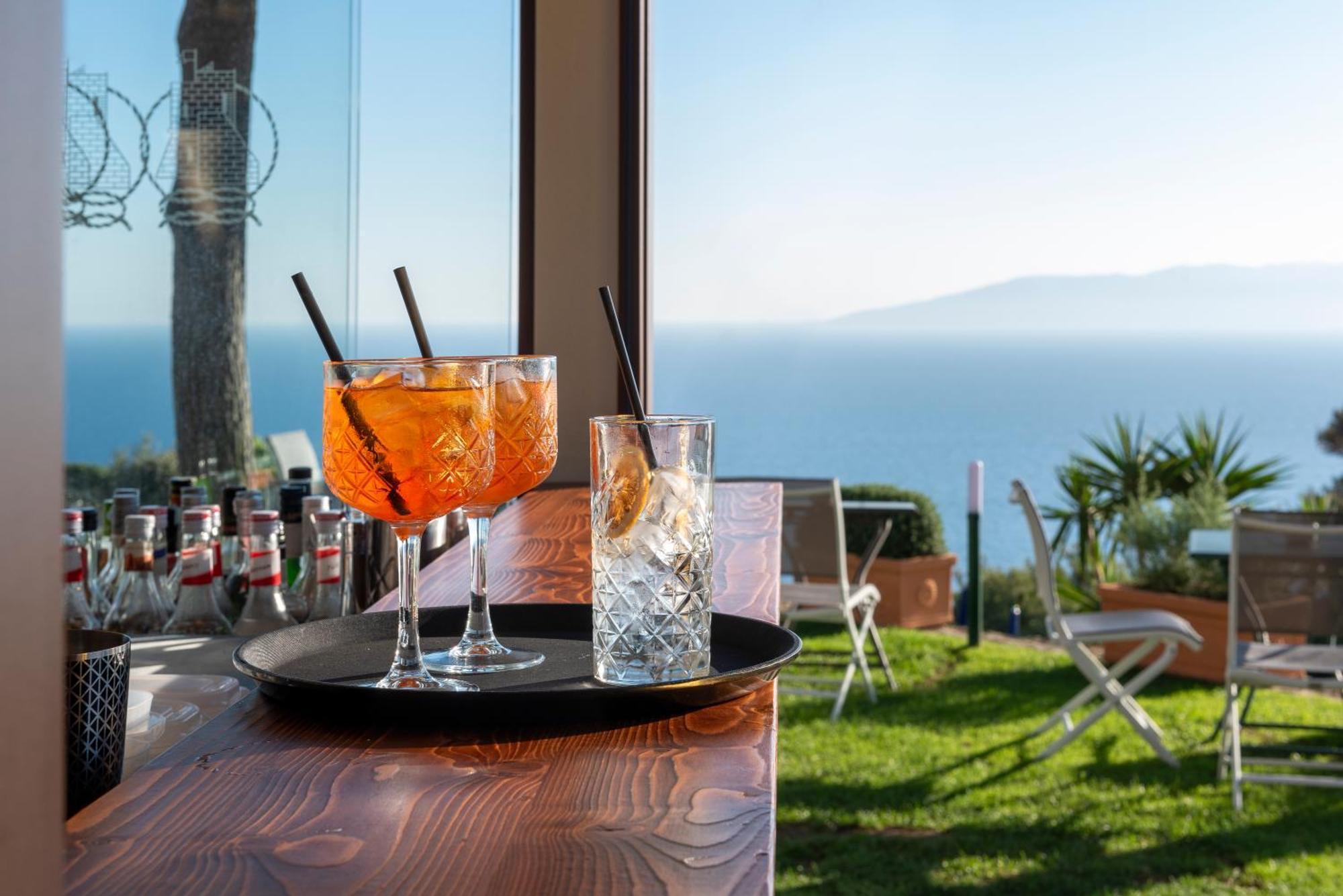 Boutique Hotel Torre Di Cala Piccola Порто Санто Стефано Екстериор снимка