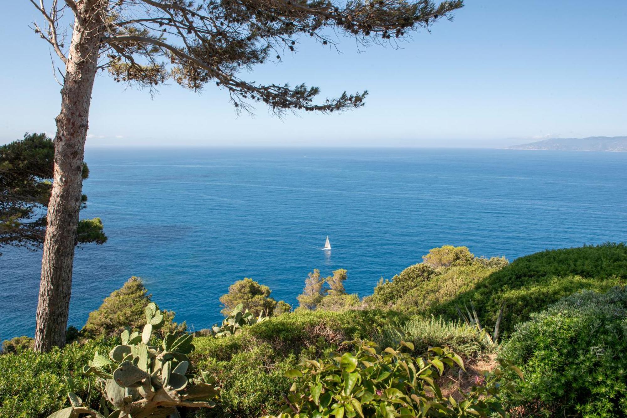 Boutique Hotel Torre Di Cala Piccola Порто Санто Стефано Екстериор снимка