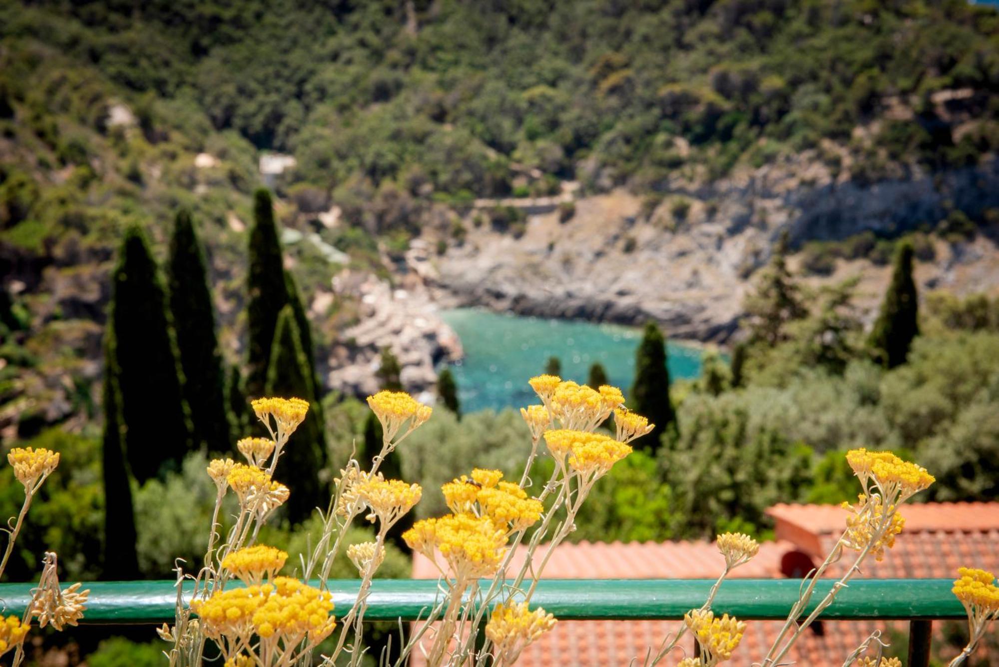 Boutique Hotel Torre Di Cala Piccola Порто Санто Стефано Екстериор снимка