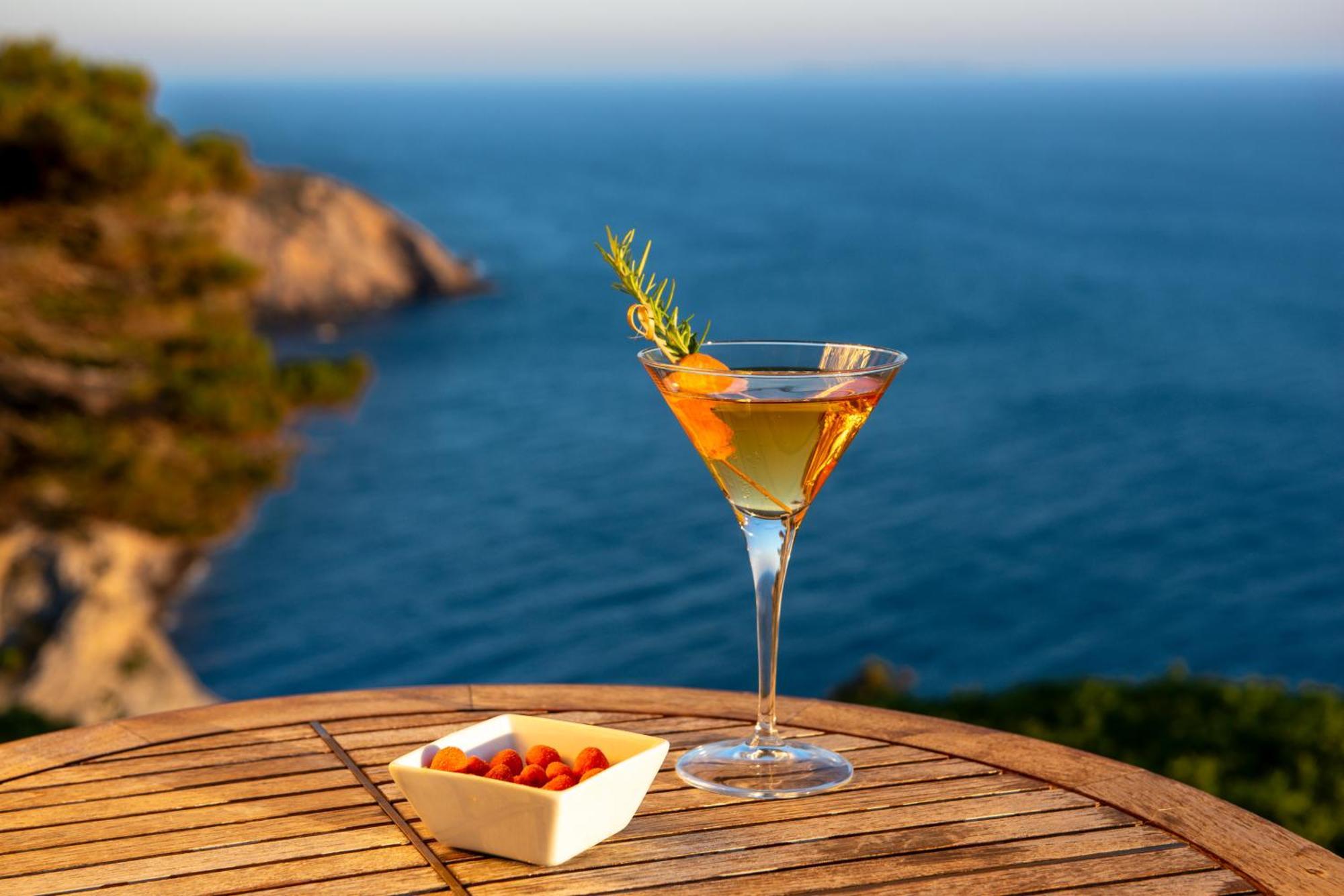Boutique Hotel Torre Di Cala Piccola Порто Санто Стефано Екстериор снимка